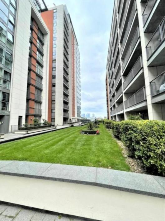 ロンドンLovely Waterfront Flat Canary Wharf Excel Centreアパートメント エクステリア 写真