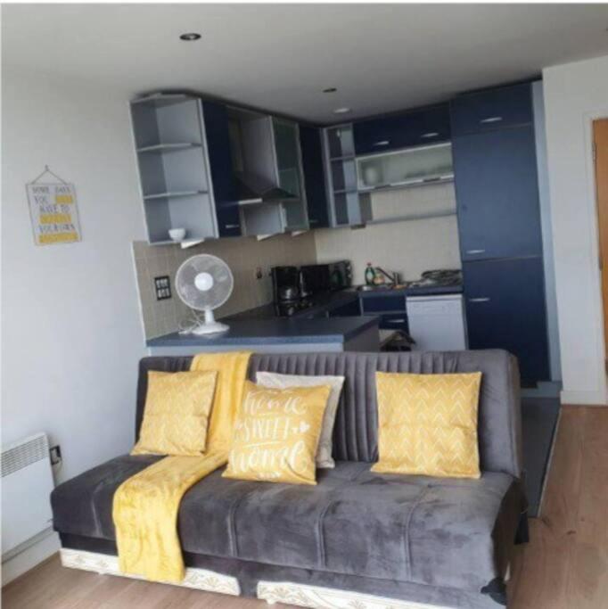 ロンドンLovely Waterfront Flat Canary Wharf Excel Centreアパートメント エクステリア 写真