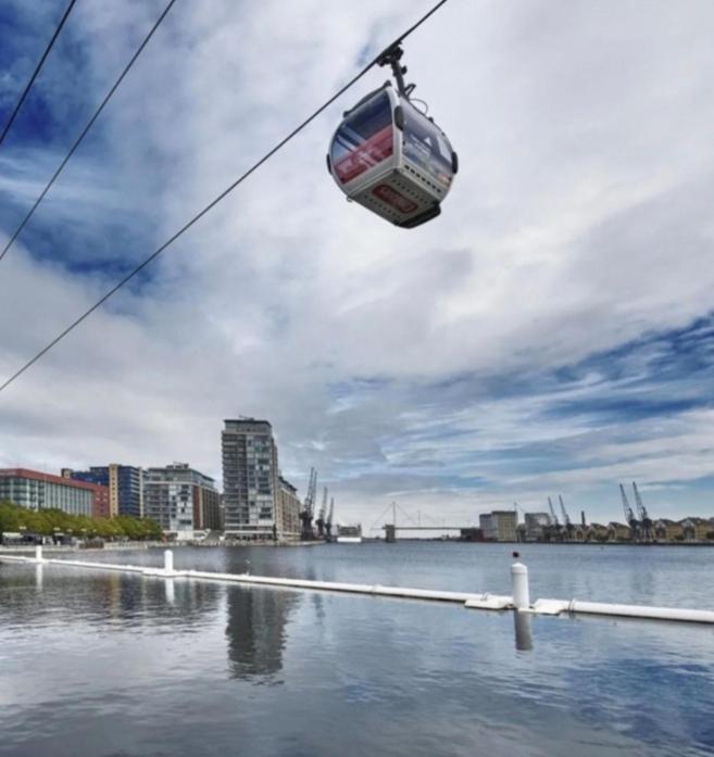 ロンドンLovely Waterfront Flat Canary Wharf Excel Centreアパートメント エクステリア 写真