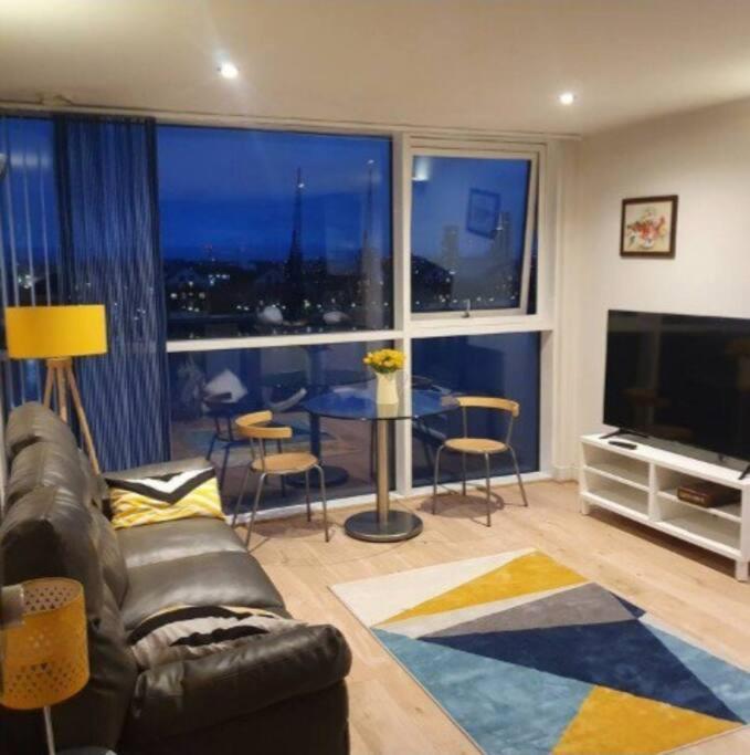 ロンドンLovely Waterfront Flat Canary Wharf Excel Centreアパートメント エクステリア 写真