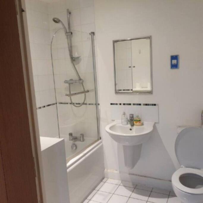 ロンドンLovely Waterfront Flat Canary Wharf Excel Centreアパートメント エクステリア 写真